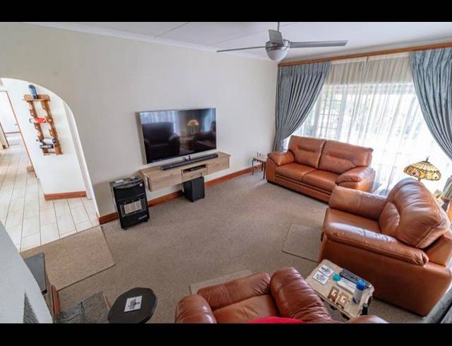 3 BEDROOM HOUSE FOR SALE IN BRACKENDOWNS